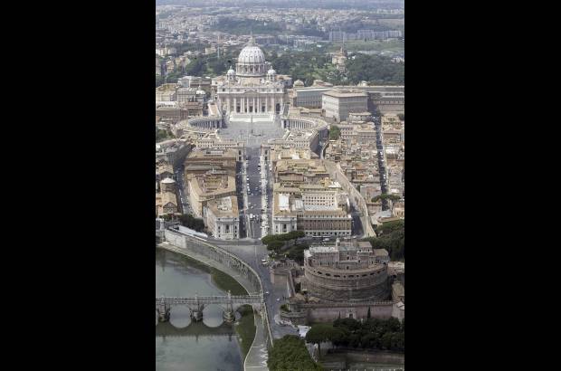 Reuters - La plaza de San Pedro es uno de los lugares más famosos de la ciudad.