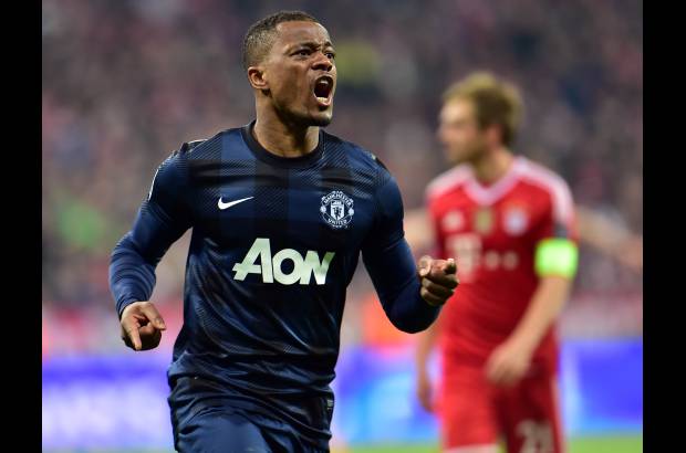 AP - Tras un primer tiempo aburrido, el United se puso en ventaja a los 57 minutos por intermedio de Patrice Evra, quien defini&#243; con un soberbio remate.