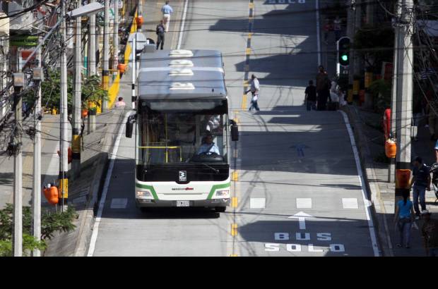 Manuel Saldarriaga - Con dos a&#241;os de retraso y con problemas a&#250;n por resolver en integraci&#243;n de sistemas y rutas alimentadoras, Medell&#237;n asisti&#243; este jueves al nacimiento de otro medio masivo de transporte de pasajeros: el metropl&#250;s.
