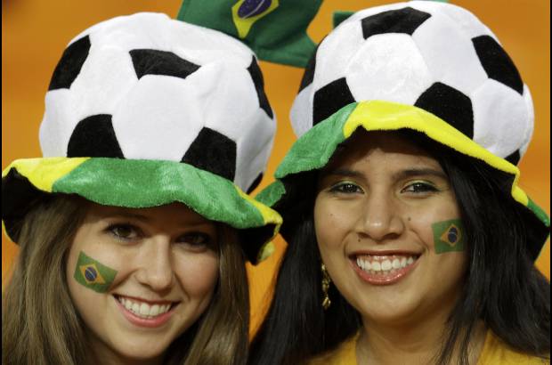 Reuters - Mucho colorido en el Soccer City.