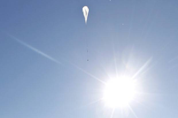 AP - La ca&#237;da libre de Baumgartner se calcula que durar&#225; unos cinco minutos y medio, mientras que en total requerir&#225; alrededor de unos 15 minutos en tocar suelo si se contabiliza su descenso en paraca&#237;das.