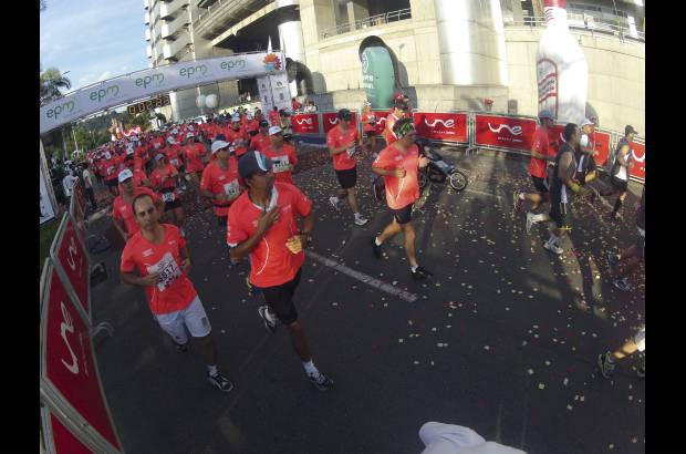 Esteban Jaramillo y Sebastián Salazar - Más de 10 mil competidores se dieron cita en esta histórica cita deportiva que se corría en las modalidades de 5, 10, 21 y 42 kilómetros.