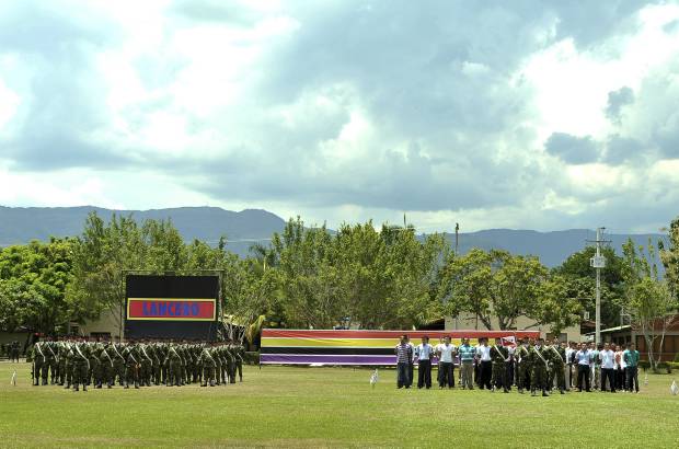 Presidencia de la Rep&#250;blica - Los nuevos integrantes, j&#243;venes entre los 18 y 23 a&#241;os de edad que resistieron la inclemencia de los casi 30 grados de temperatura sobre sus cabezas.