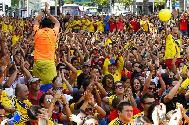 FOTO JAIME P&#201;REZ - A miles de kil&#243;metros del Maracan&#225; los aficionados de Colombia festejaron el hist&#243;rico triunfo ante Uruguay y la clasificaci&#243;n de la Selecci&#243;n, por primera vez, a unos cuartos de final en la Copa del Mundo.