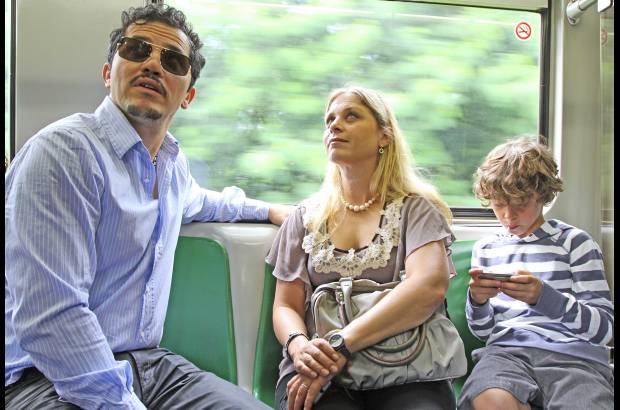Juan Fernando Cano - John Leguizamo lleg&#243; a Medell&#237;n en compa&#241;&#237;a de su esposa e hijo.