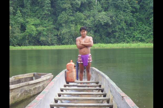 Nelson Matta - El ind&#237;gena ember&#225; Rafael Cham&#237;, tripulante de piragua en el r&#237;o Chagres.