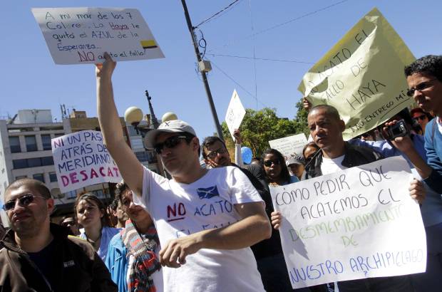 Colprensa - Cientos de personas se congregaron en varias ciudades de Colombia y el mundo, para protestar contra el fallo de la Corte Internacional de Justicia que le quit&#243; a Colombia cerca de 75 mil kil&#243;metros cuadrados de mar.