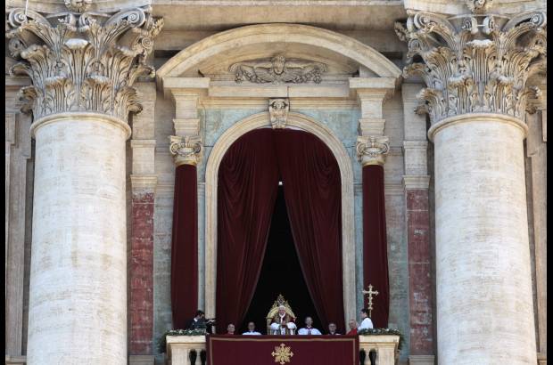 Reuters - El Obispo de Roma denunci&#243; que la Navidad se ha convertido en un una &quot;fiesta del comercio&quot; cuyas luce esconden el misterio de la humildad de Dios, que nos invita a la humildad y a la sencillez.