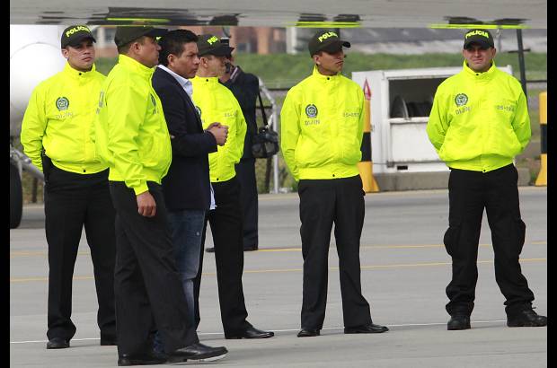 Colprensa - En un avión de la DEA fue traslado a Estados Unidos, este jueves por la mañana, Camilo Torres Martínez, alias "Fritanga", junto a otras seis personas para que respondan ante una Corte Federal de La Florida por el delito de narcotráfico.