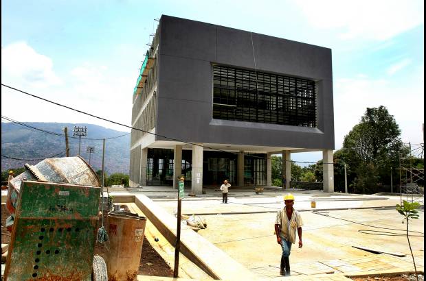 Foto Juan Antonio S&#225;nchez - Avance de las obras de la fachada del parque Biblioteca Doce de Octubre.