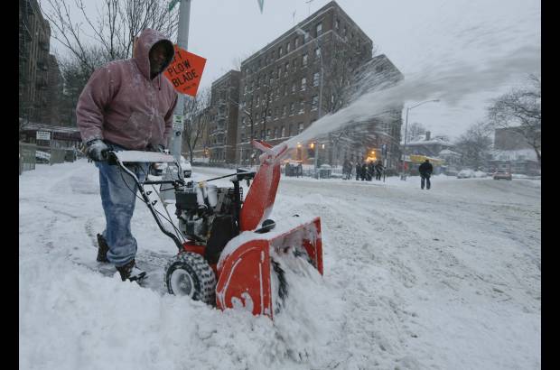 AP - Gran parte del noreste sufrió fuertes nevadas y una caída en picada de las temperaturas el jueves 2 de enero por la noche y la madrugada del viernes 3 de enero, dijo Jared Guyer, meteorólogo del Servicio Meteorológico Nacional.