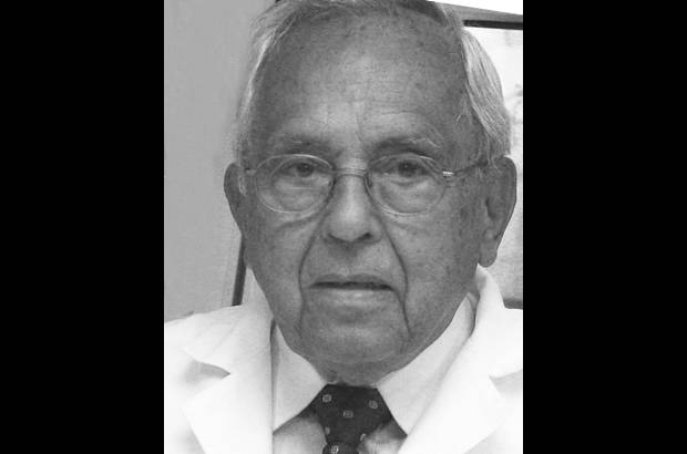 Alberto Villegas - Cirujano cardiovascular - &quot;Creo que un medio de comunicaci&#243;n como EL COLOMBIANO es vital para una ciudad. Es una forma de enterarse de lo que sucede y de conocer posiciones ecu&#225;nimes. Recuerdo cuando el doctor Alberto Vel&#225;squez me regal&#243; una plancha met&#225;lica de un art&#237;culo que hicieron sobre mi labor. La enmarqu&#233;&quot;.