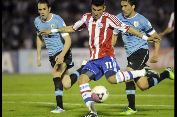 Reuters - Uruguay y Paraguay, dos equipos de capa ca&#237;da, igualaron 1-1 en Montevideo.