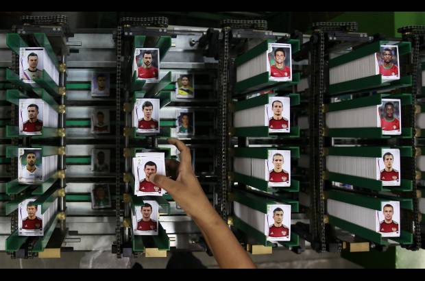 Reuters - En Tambore, un barrio industrial de Sao Paulo está la fábrica de Panini en Brasil. Allí se produce el álbum del Mundial de Fútbol para dicho país.