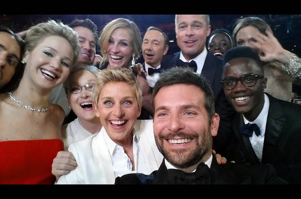 AP - Esta fue la foto final que sali&#243; publicada en Twitter. La autofoto que super&#243; los dos millones de retuits.