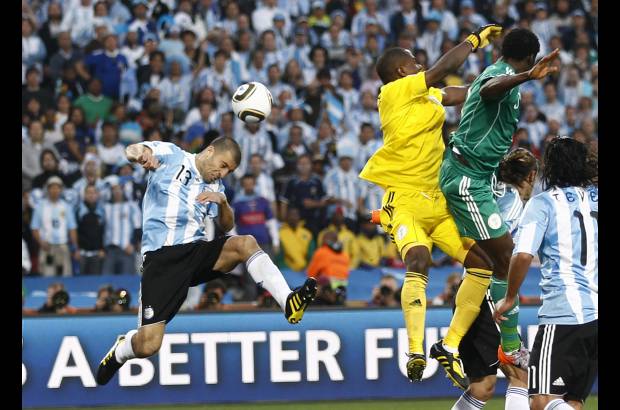 Reuters - Argentina se sacó los nervios del debut en el Mundial con la victoria 1-0 sobre Nigeria por el Grupo B.