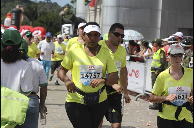 Esteban Jaramillo y Sebastián Salazar - Más de 10 mil competidores se dieron cita en esta histórica cita deportiva que se corría en las modalidades de 5, 10, 21 y 42 kilómetros.