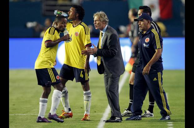 Reuters - La Selecci&#243;n Colombia debut&#243; en la era Pekerman con una victoria 2-0 frente a M&#233;xico. Los goles fueron marcador por Falcao Garc&#237;a y Juan Guillermo Cuadrado.