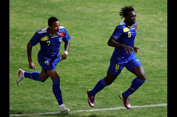Reuters - Felipe Caicedo igual&#243; dos veces por Ecuador, al minuto 37 y al 58, pero el desempe&#241;o del potente delantero no fue suficiente para suplir las carencias del equipo dirigido por el colombiano Reinaldo Rueda.