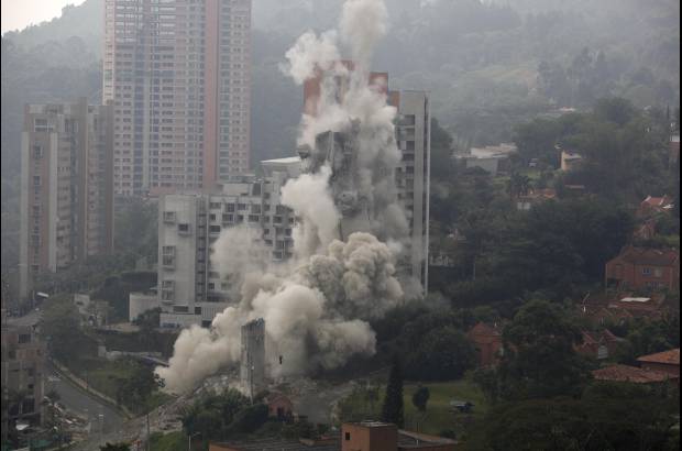 Manuel Saldarriaga - Ocho minutos antes de la hora programada, la torre 5 del edificio Space cay&#243;.