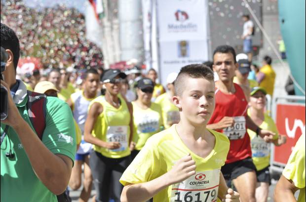 Esteban Jaramillo y Sebastián Salazar - Más de 10 mil competidores se dieron cita en esta histórica cita deportiva que se corría en las modalidades de 5, 10, 21 y 42 kilómetros