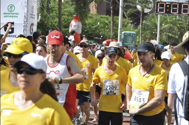 Esteban Jaramillo y Sebastián Salazar - Más de 10 mil competidores se dieron cita en esta histórica cita deportiva que se corría en las modalidades de 5, 10, 21 y 42 kilómetros