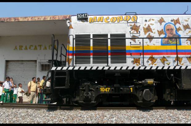 AP - 1932. Aprende a escribir en el colegio Montessori, de Aracataca, con la joven y bella profesora Rosa Elena Férguson.