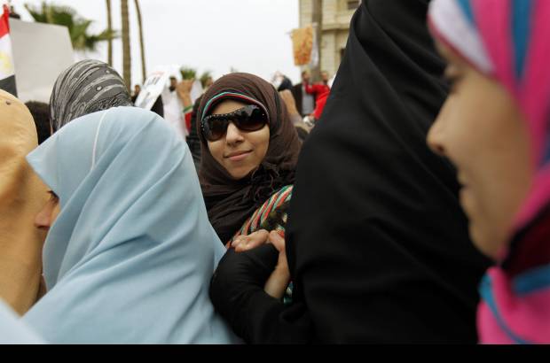 Reuters - Las mujeres quieren que como est&#225;n tomando voz en estas protestas tambi&#233;n tengan voz en los asuntos de Egipto.