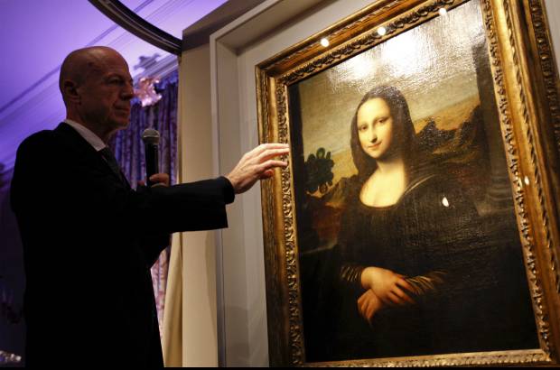 REUTERS - Precisamente este argumento fue usado para defender la autor&#237;a de Leonardo citando una carta del cronista Giorgio Vasari, que dec&#237;a al menos dos veces que la obra &quot;estaba inacabada&quot;.