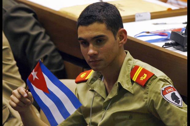 AP - Su padre, Juan Miguel González, reclamó su devolución y pidió ayuda al entonces presidente Fidel Castro derivando en un enfrentamiento entre Cuba y grupos anticastristas que se negaban a entregarlo.