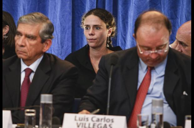AP - La rueda de prensa se realizó en Hurdal, en las afueras de Oslo. Los voceros de ambas partes dialogaron en privado por una jornada para acordar puntos logísticos.
