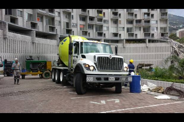 Cortesía - La torre cinco presenta una fractura en una de las columnas que sostiene la edificación.