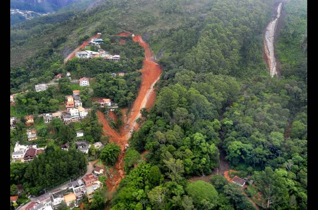 AP - En solo 24 horas, las intensas lluvias que azotaron al estado brasile&#241;o de R&#237;o de Janeiro desataron la emergencia y causaron escenas de dolor.