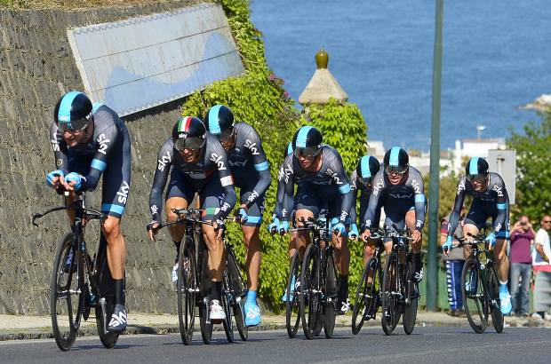 AP - El conjunto británico Sky fue el vencedor de la segunda etapa del Giro de Italia.
