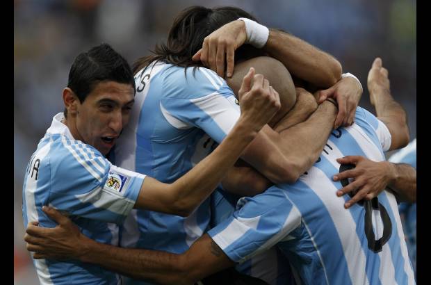 Reuters - La celebración de los gauchos en el único tanto del compromiso.