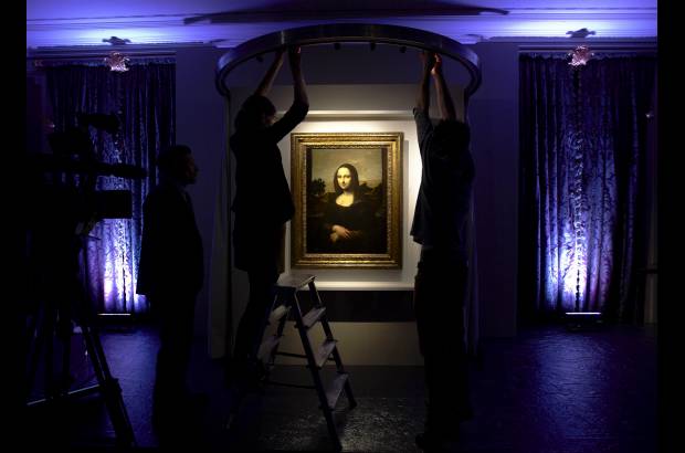 REUTERS - La fundaci&#243;n suiza creada a petici&#243;n del consorcio del propietario del lienzo, afirma que el retrato que se exhibe el Louvre es una nueva versi&#243;n del reci&#233;n presentado.