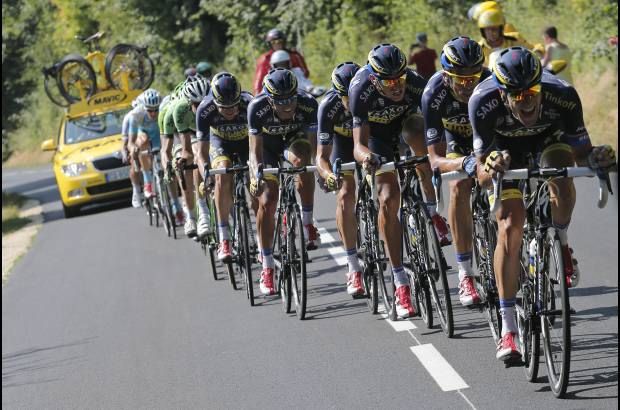 - Alberto Contador (Saxo Bank) sacó partido a la fuga final y le descontó 1.09 al líder Froome.