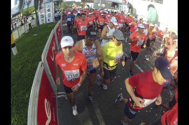 Esteban Jaramillo y Sebastián Salazar - Más de 10 mil competidores se dieron cita en esta histórica cita deportiva que se corría en las modalidades de 5, 10, 21 y 42 kilómetros.