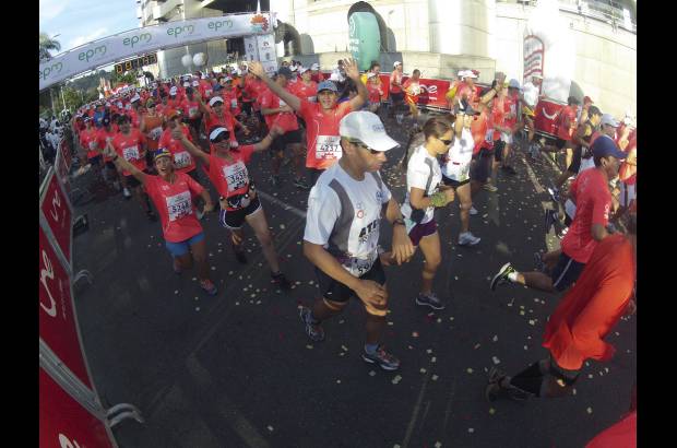 Esteban Jaramillo y Sebastián Salazar - Más de 10 mil competidores se dieron cita en esta histórica cita deportiva que se corría en las modalidades de 5, 10, 21 y 42 kilómetros.