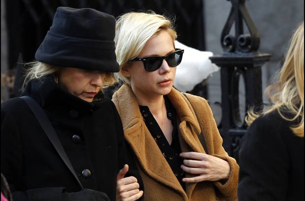 AP - La actriz Michelle Williams estuvo en el velorio y en el funeral.