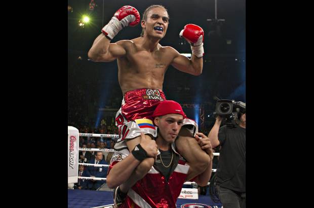 AP - Con la v&#237;ctoria, el nacido en el Valle del Cauca, se qued&#243; con el cinturon Inter-Continental de la Federaci&#243;n Internacional de Boxeo en el categoria superligeros.
