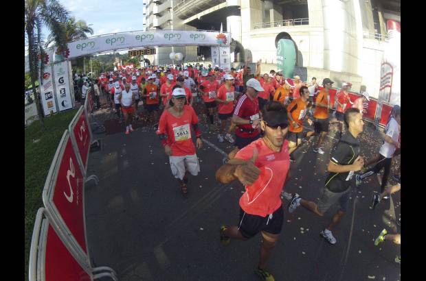 Esteban Jaramillo y Sebastián Salazar - Más de 10 mil competidores se dieron cita en esta histórica cita deportiva que se corría en las modalidades de 5, 10, 21 y 42 kilómetros.