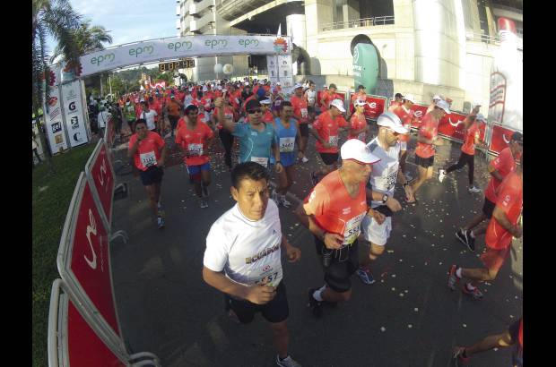 Esteban Jaramillo y Sebastián Salazar - Más de 10 mil competidores se dieron cita en esta histórica cita deportiva que se corría en las modalidades de 5, 10, 21 y 42 kilómetros.