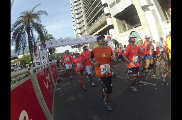 Esteban Jaramillo y Sebastián Salazar - Más de 10 mil competidores se dieron cita en esta histórica cita deportiva que se corría en las modalidades de 5, 10, 21 y 42 kilómetros.