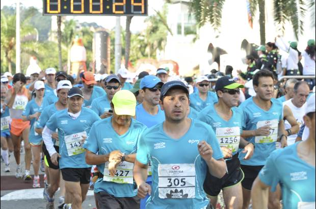 Esteban Jaramillo y Sebastián Salazar - Más de 10 mil competidores se dieron cita en esta histórica cita deportiva que se corría en las modalidades de 5, 10, 21 y 42 kilómetros.