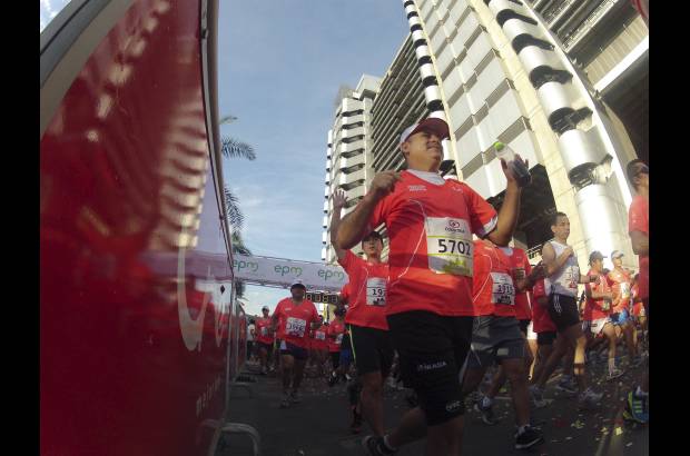 Esteban Jaramillo y Sebastián Salazar - Más de 10 mil competidores se dieron cita en esta histórica cita deportiva que se corría en las modalidades de 5, 10, 21 y 42 kilómetros.