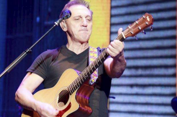 C&#225;mara L&#250;cida - Franco de Vita le apost&#243; a una presentaci&#243;n con un poco de toda su carrera musical. El public&#243; estuvo satisfecho pese a las dificultades de sonido.
