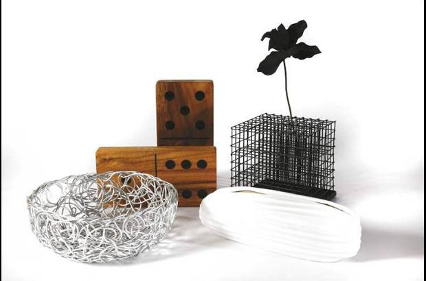 Decoración neutra - Accesorios blancos, negros, grises y cafés revelan la sobriedad y el equilibrio de los tonos neutros. Una galería que antoja.