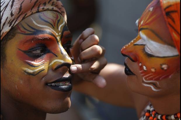 AP - Los colores, el baile y la m&#250;sica se vuelven protagonistas del Carnaval de Barranquilla.