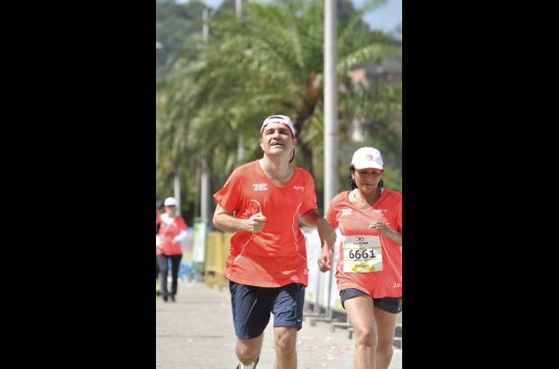 Esteban Jaramillo y Sebasti&#225;n Salazar - M&#225;s de 10 mil competidores se dieron cita en esta hist&#243;rica cita deportiva que se corr&#237;a en las modalidades de 5, 10, 21 y 42 kil&#243;metros.